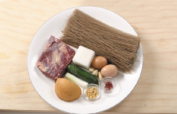 Cách chế biến mì lạnh Hàn Quốc (Naengmyeon) cho mùa hè