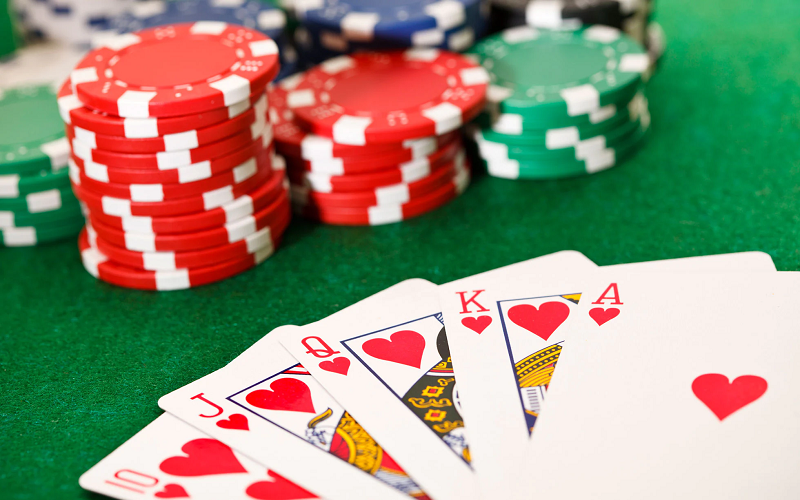 Hướng dẫn chi tiết cách chơi poker cho người mới bắt đầu!