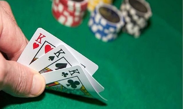 Một con át chủ bài trong poker là gì? Cách chọn bài khi chơi poker