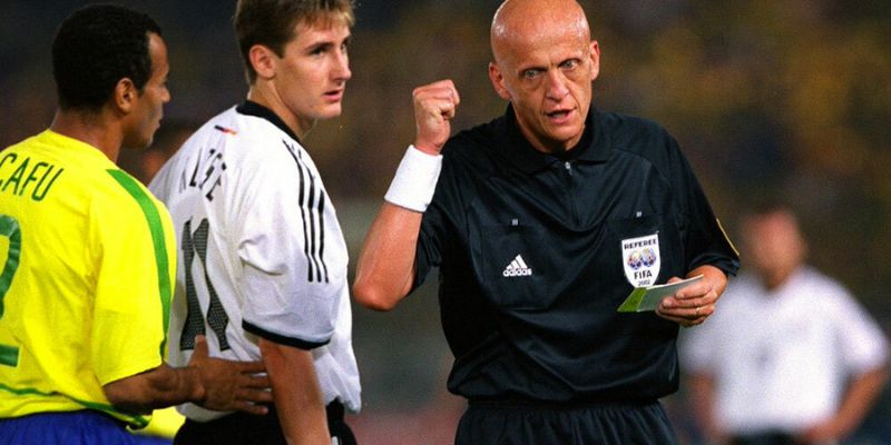 Trọng tài Pierluigi Collina